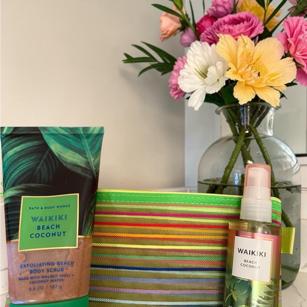 Bath & Body Works Waikiki Beach Coconut Body Scrub & Mist Bundle- NWT